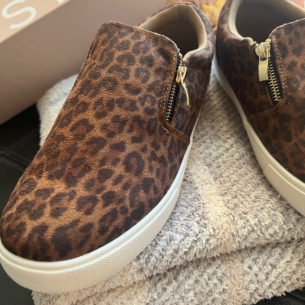 Just Fab slip on leopard shoes new with box